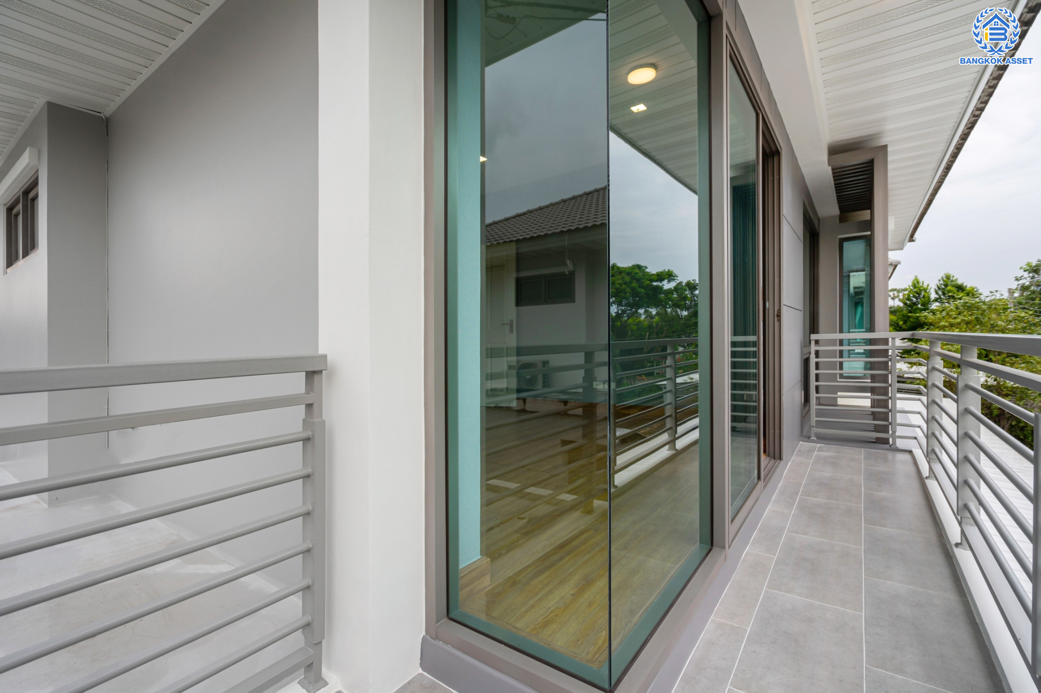 บ้านมือสองตกแต่งใหม่ ม.เพอร์เฟคเพลส3 ราชพฤกษ์ คุณภาพแบรนด์ Property Perfect เนื้อที่ 66 ตร.ว. หลังใหญ่ตอบโจทย์ทุกการอยู่อาศัย ฟังก์ชัน 3 ห้องนอน 3 ห้องน้ำ 2 ที่จอดรถ บนทำเลติดถนนราชพฤกษ์ ใกล้วงเวียนพระราม5 และรถไฟฟ้า "สถานีบางรักน้อยท่าอิฐ"...